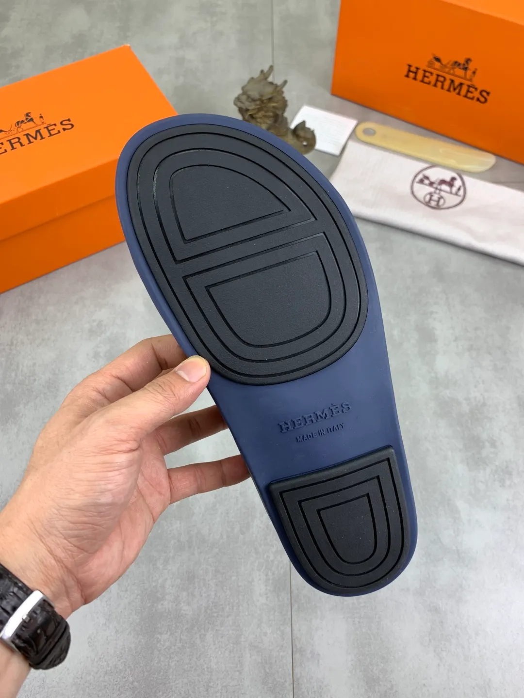 Men's shoes 💰P440 New [HERMES] high-end quality new Hermès slippers, made of imported calfskin, wear-resistant and non-slip rubber outsole. Fashionable and elegant code number: 39-44 (38 45 46 customized)